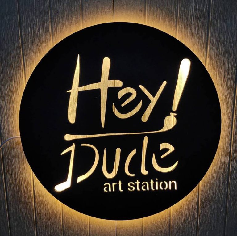 Hey Dude Art Station-โลโก้ร้าน